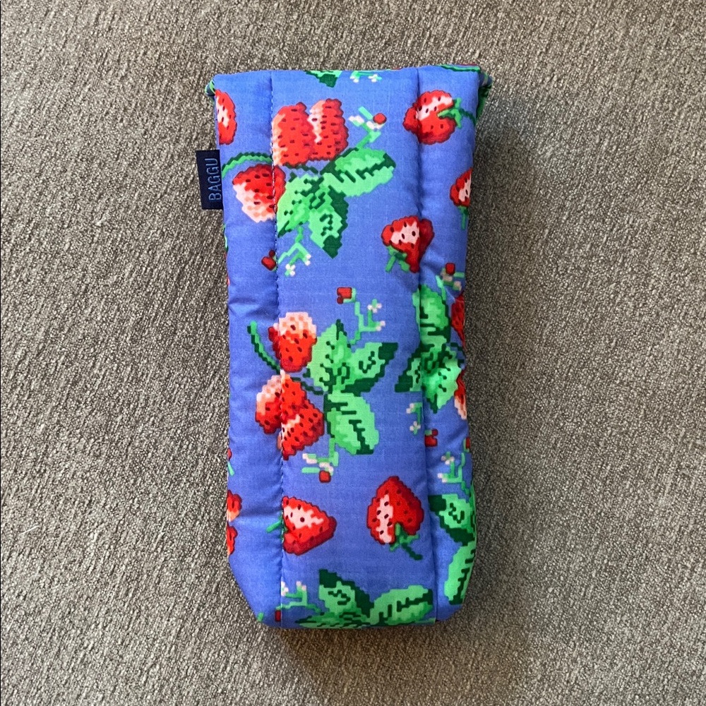 BAGGU Wild Strawberry Print Glasses Case - Picture 3 of 3
